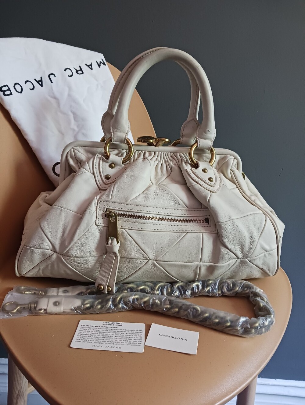 Marc Jacobs Re- Edition Ivory Quilted Leather Stam Bag+ Dust Bag